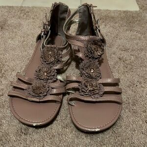 R2 Size 10 Mauve/Lavender Floral Sandals